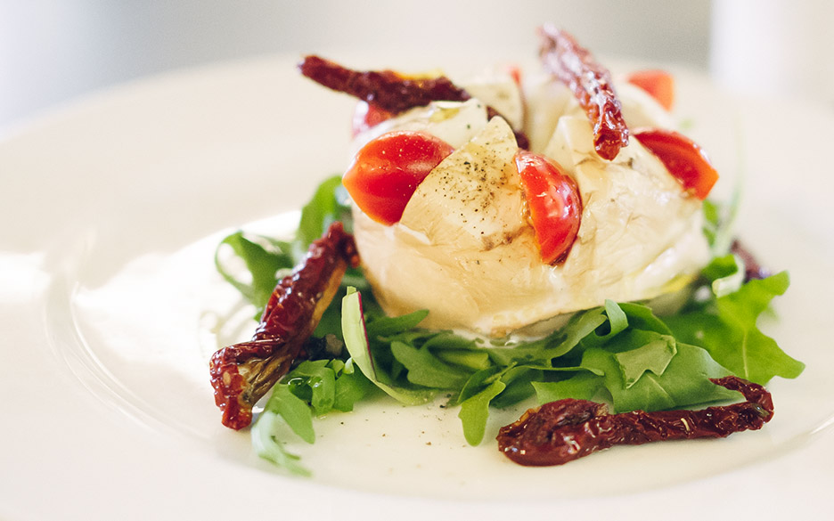 Burrata mit Rucola und Tomaten